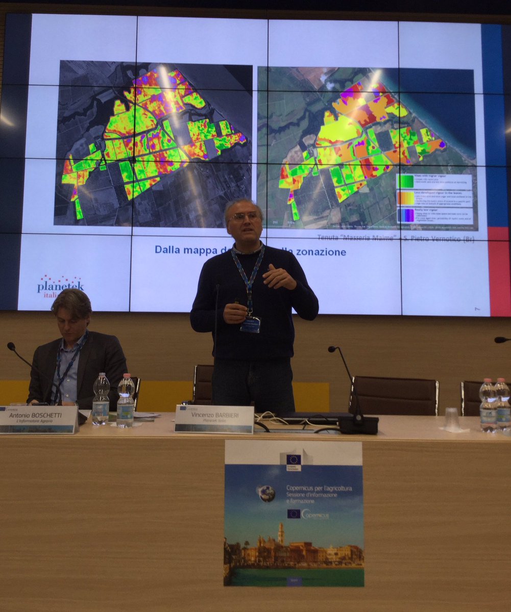 CopernicusEU's tweet photo. #CopernicusInfoSession Bari:
Vincenzo Barbieri from @planetek presents the benefits of the use of #EarthObservation data to enhance the quality of @Tormaresca wines in Apulia region, as well the efficiency of cultivation and harvesting operations https://t.co/dqNkdfszuF