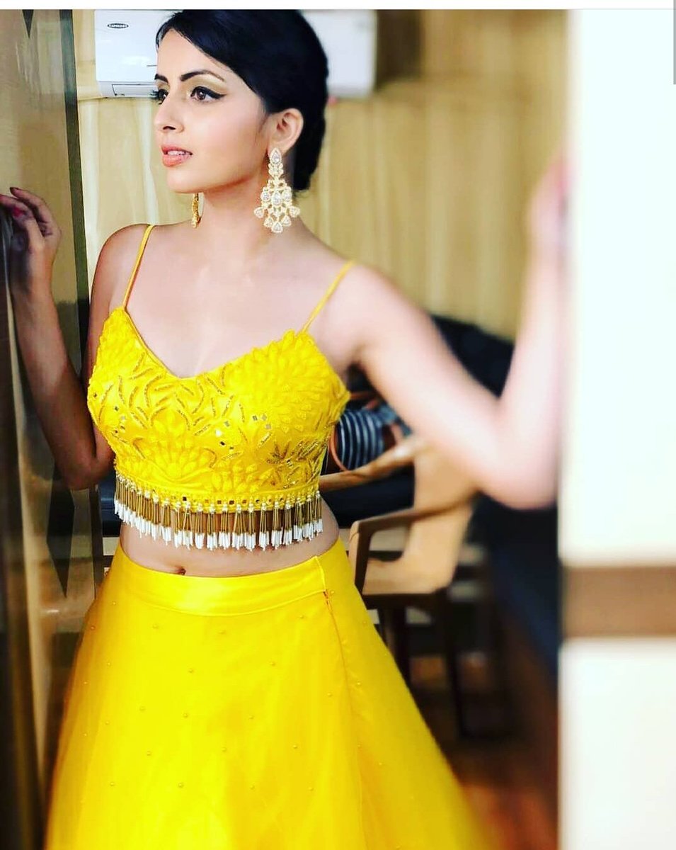 sindukrishna4's tweet photo. I vote #ShrenuParikh for #Ishqbaaaz  #TVPersonality2018 https://t.co/PFO3chZnIB