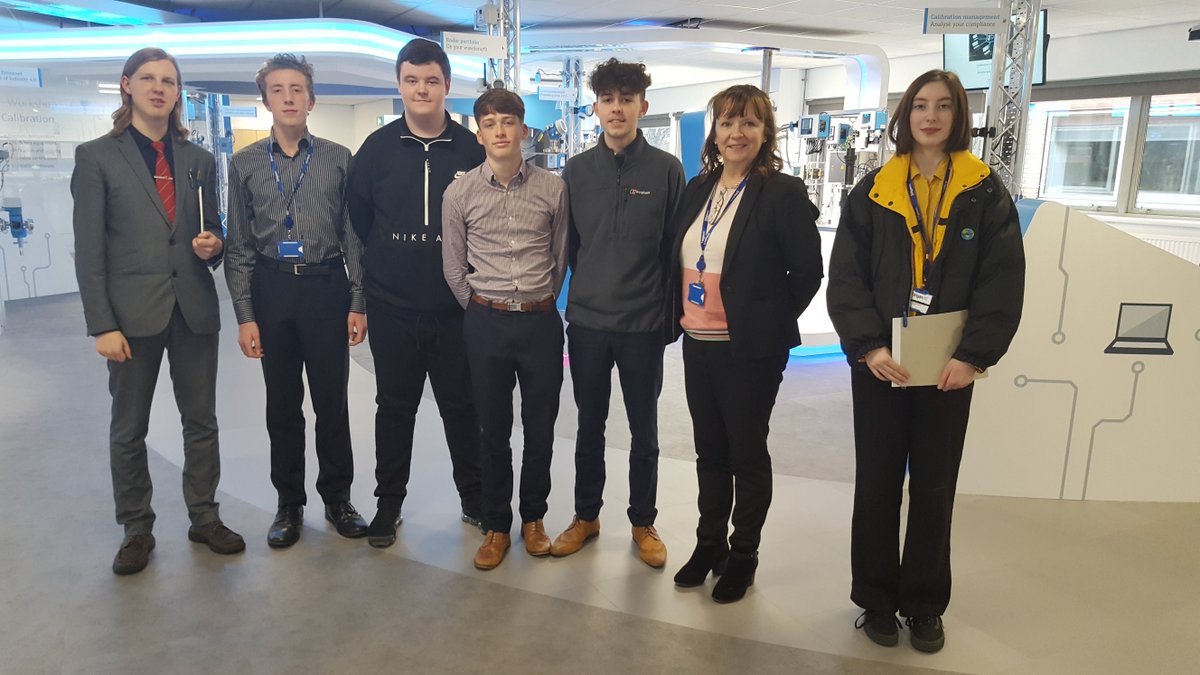 Endress_UK's tweet photo. It was great to meet a group of enthusiastic students from @UTCWigan on Friday for a range of activities including a project management workshop and a tour around our brand new training centre.

#ProjectManagement #Employability https://t.co/wic0xsJWTA
