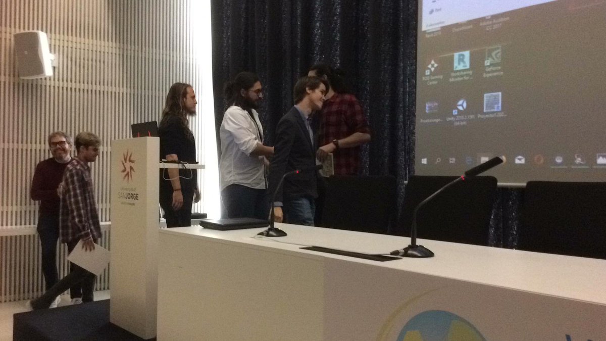 TecnologiaUSJ's tweet photo. Ya tenemos ganadores de #gameoftheyear18 Primer premio, #HAT; segundos, #SnowPI; terceros, #Diogenes y el del público, que se decidió al final debido a un empate jugando a #piedrapapelotijera recayó en #SnowPi Enhorabuena a todos!!! #EARTE https://t.co/MLKqDuRlRU