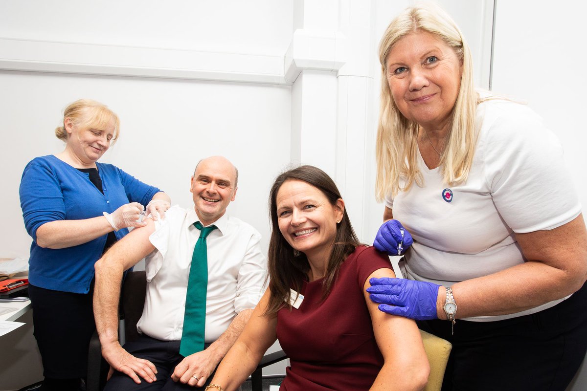 RoyalFreeNHS's tweet photo. 🔊CALLING ALL ROYAL FREE LONDON HOSPITAL STAFF 📣 We'll be donating £1 to local homeless charities in Barnet, Enfield and Camden every time one of our staff has their flu jab. Buddy up and bring a friend ! #jabdone #RFLflubuddychallenge https://t.co/pxnaAkfDNn
