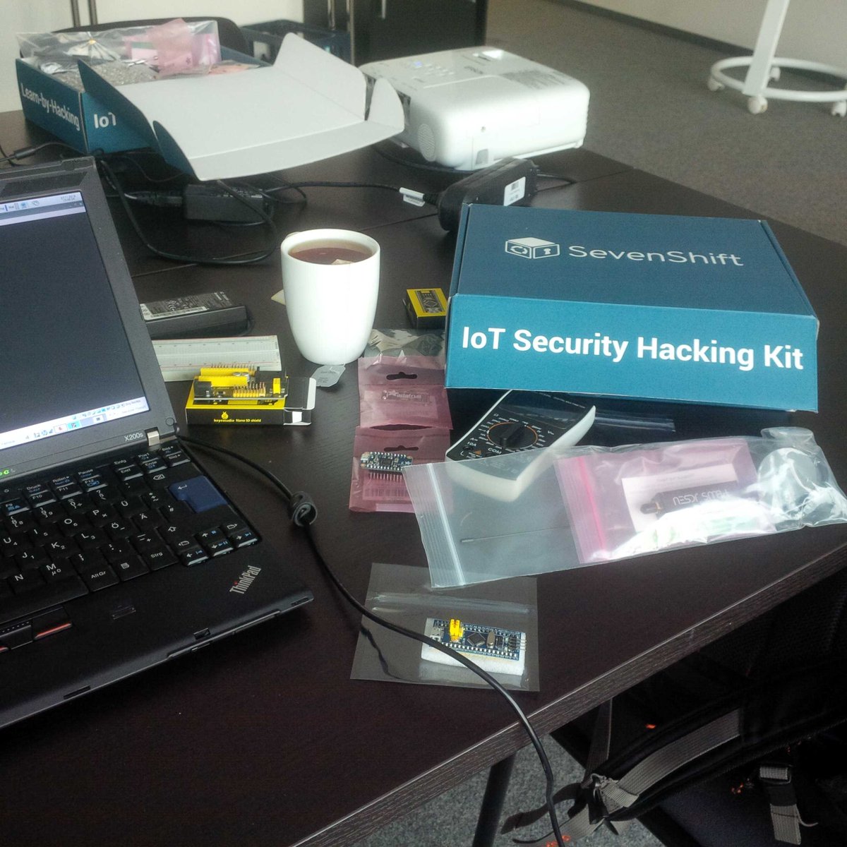 thgtwi's tweet photo. IoT Security Workshop mit Pablo, lauter nettes Spielzeug :-) https://t.co/bAzzUKjGPp