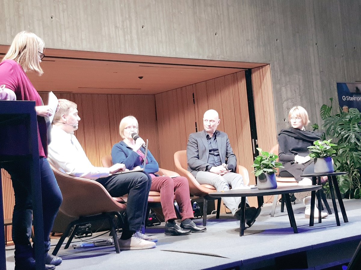 #Saavutettavuus digipalveluissa on asennekysymys. Miten kulttuurinmuutos toteutetaan? 
#Helsinkidigi panelistien vinkit
☆ tietoisuus ja hyvät esimerkit
☆ johdon tuki
☆ hyödyt selkeiksi
☆ integrointi työtehtäviin
☆ arvovalinta
@PaiviZL <a href="/JKurhila/">Jaakko Kurhila</a> <a href="/MarkusTihumaki/">Markus Tihumäki</a> <a href="/AniAlenSav/">Anette Alén</a>