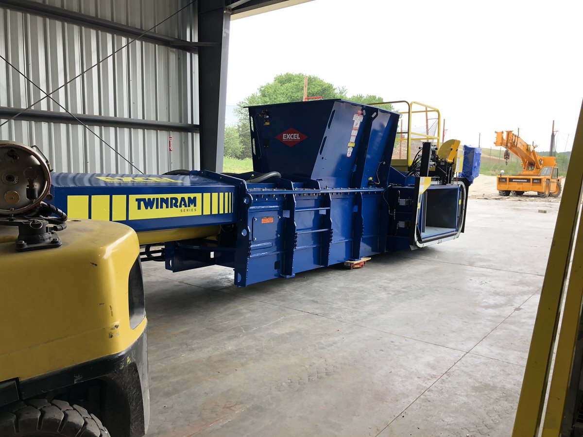 excelmfg's tweet photo. Getting ready for an installation on a 2R9 baler! #excelmfg #recyclingequipment #baler #recyclingbaler #tworambaler #recycling #excelbaler #excel #equipment #machinery #manufacturing #recyclingequipment https://t.co/XEZu1yO8xJ