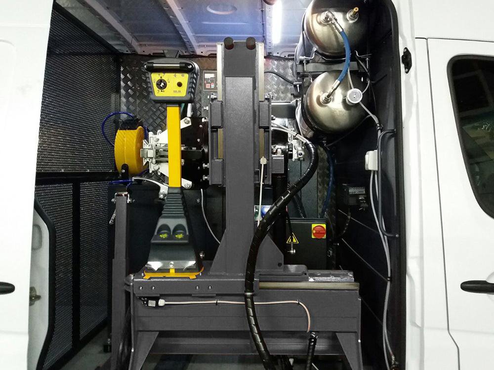 RAASM_SPA's tweet photo. Electro-hydraulic tire changer designed for mobile service in #Italy ๐ฎ๐น
Here is an example of application of the our #hosereels ๐
Visit site to find out more ๐ https://t.co/kRRgvegbBs
#RAASM #qualityfirst #italianDNA https://t.co/Q0lQJWUUAa