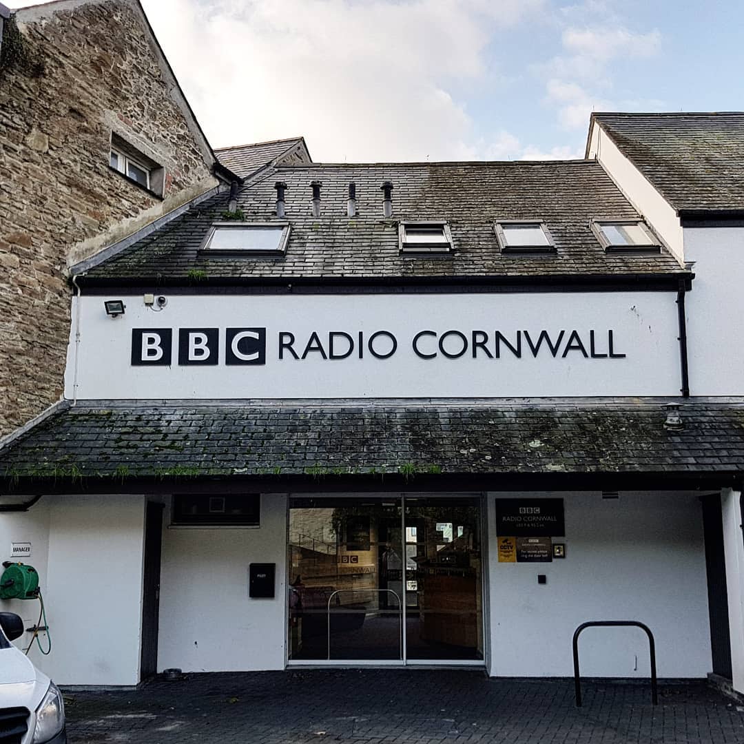 intobodmin's tweet photo. It's opening night for A DICKENSIAN CHRISTMAS!

Tune into @debbiedotmac show on @BBCCornwall this afternoon to hear director Ben Kernow of @hahumahtheatre talk about the show! 
#Cornwall365 #ACESupported #CultureMatters #FEAST https://t.co/BM7GgzYZPQ