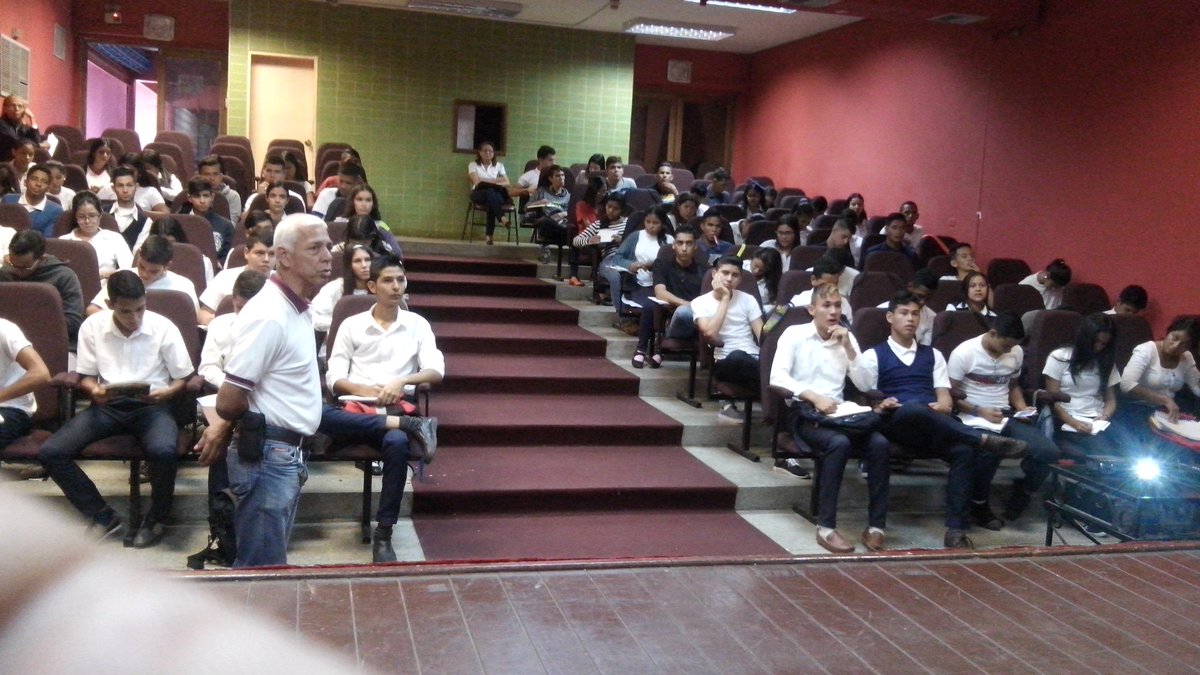 PNA_Trujillo's tweet photo. Ley Orgánica de Contraloría Social, es el tema que se desarrolla hoy en la formación para el Fortalecimiento del Poder Popular dirigido a los aprendices @PNA_Trujillo 
#SeguimosAvanzado https://t.co/aw9opa6R5v