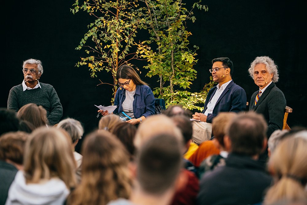 HTLGIFestival's tweet photo. Throwback to @TariqAli_News, @elifxeyal, and @sapinker in heated debate on 'The Fires of Progress' at #HTLGILondon this September! We can't wait to bring you more intellectual fireworks at #HTLGIHay next May...
https://t.co/sP7Cizh25t https://t.co/tVBbo9vYmi