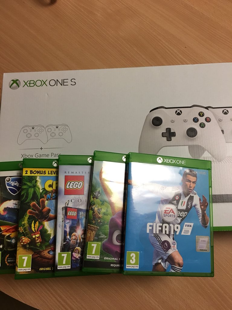 mayumi_rossi's tweet photo. BIG THANK YOU Jamie and his Family for a lots of donations include brand new XBOX ONES with many game soft as well!! Team NMCCC and our patients are so happyโค๏ธ Itโs so lovely Christmas presents๐๐๐๐ #NMCCC @MikeHanna18 @AlreeMarsh @HoggJulie @lindaflynn51 @FloPanelCoates https://t.co/eGyELBn987