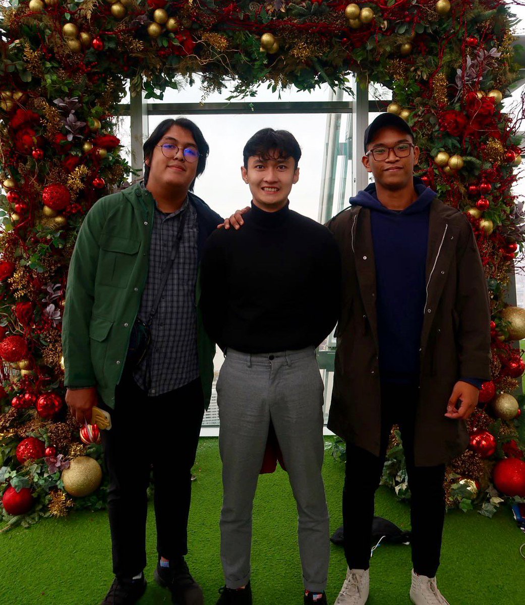 Our November/December students visiting <a href="/TheShardLondon/">TheShardLondon</a> during the festive period 🎉🎄🎅🏼