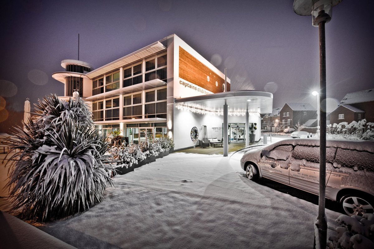 We've got just the thing if you're looking to escape from it all this winter. Treat yourself to a night with us, including dinner for two and a full english breakfast 👉 bit.ly/Captains-Club-… #Dorset #winterescape