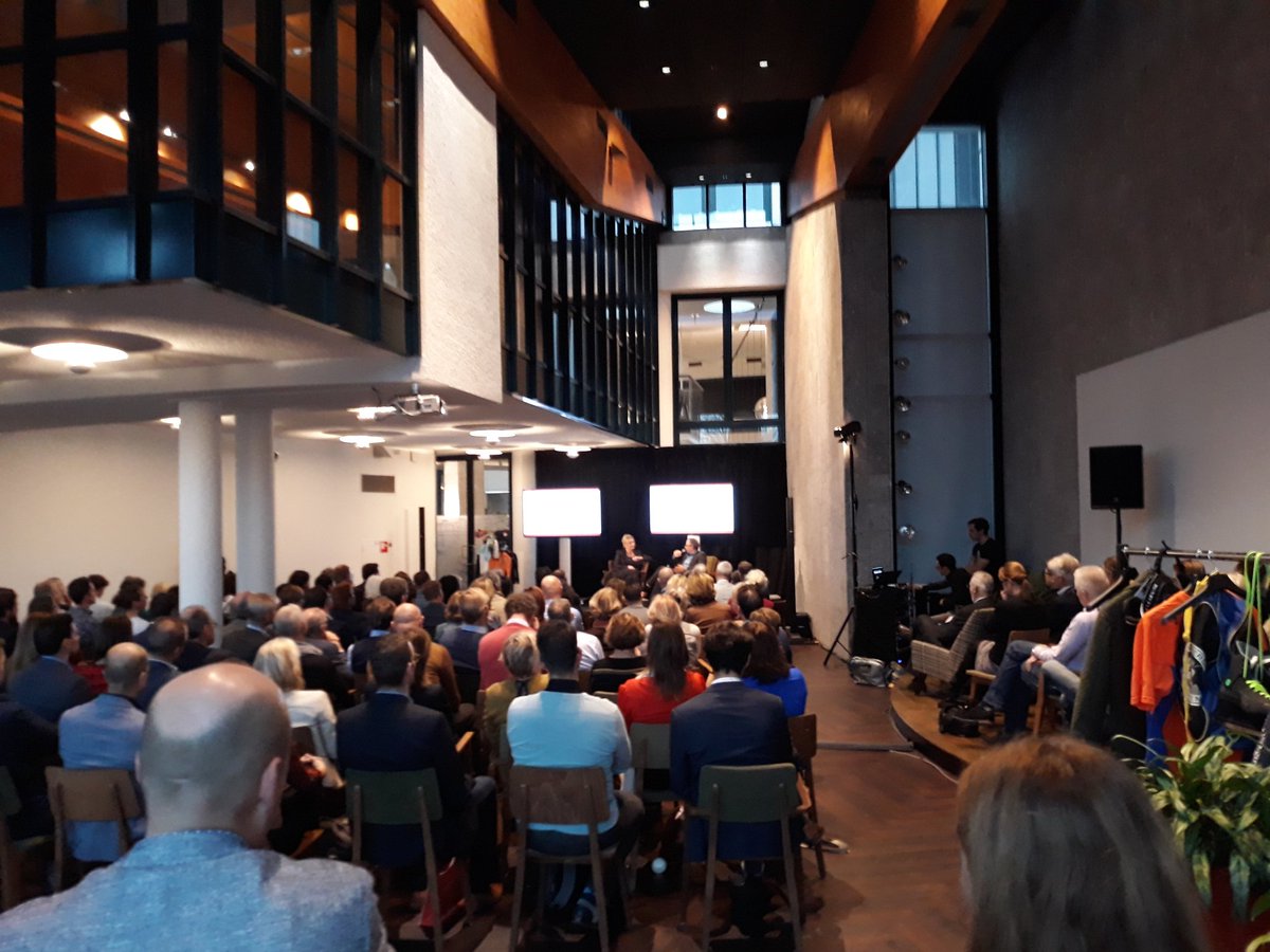 Aanwezig op de #UOD nu presentie van <a href="/Hug4kemkers/">GerardKemkershug</a> zeer benieuwd naar zijn ervaringen uit de top sport.