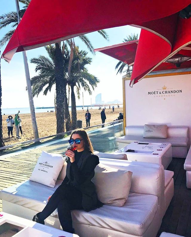 It's time to chill out by the beach!! 🌴
.
.
.
#pachabarcelona #restaurants #beach #afternoonpacha #lifestyle #views #terrace #goodvibes #cherry #pachastyle #cocktails #lounge #bcnevents #bestplacestogo #pachaibiza #pacha #music #friends #top #barcelona #spain #tuesday