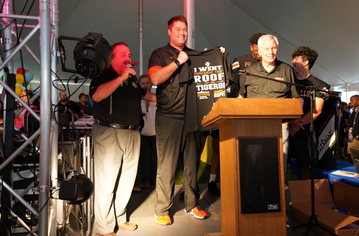 ThomasSchmidtSF's tweet photo. It was so very cool honoring Coach Moore at our October 3rd #Progress4TheCure event with the prestigious Advanced Industrial Roofing t-shirt!  Go TIG...ERS! https://t.co/nqIuBnFHYL