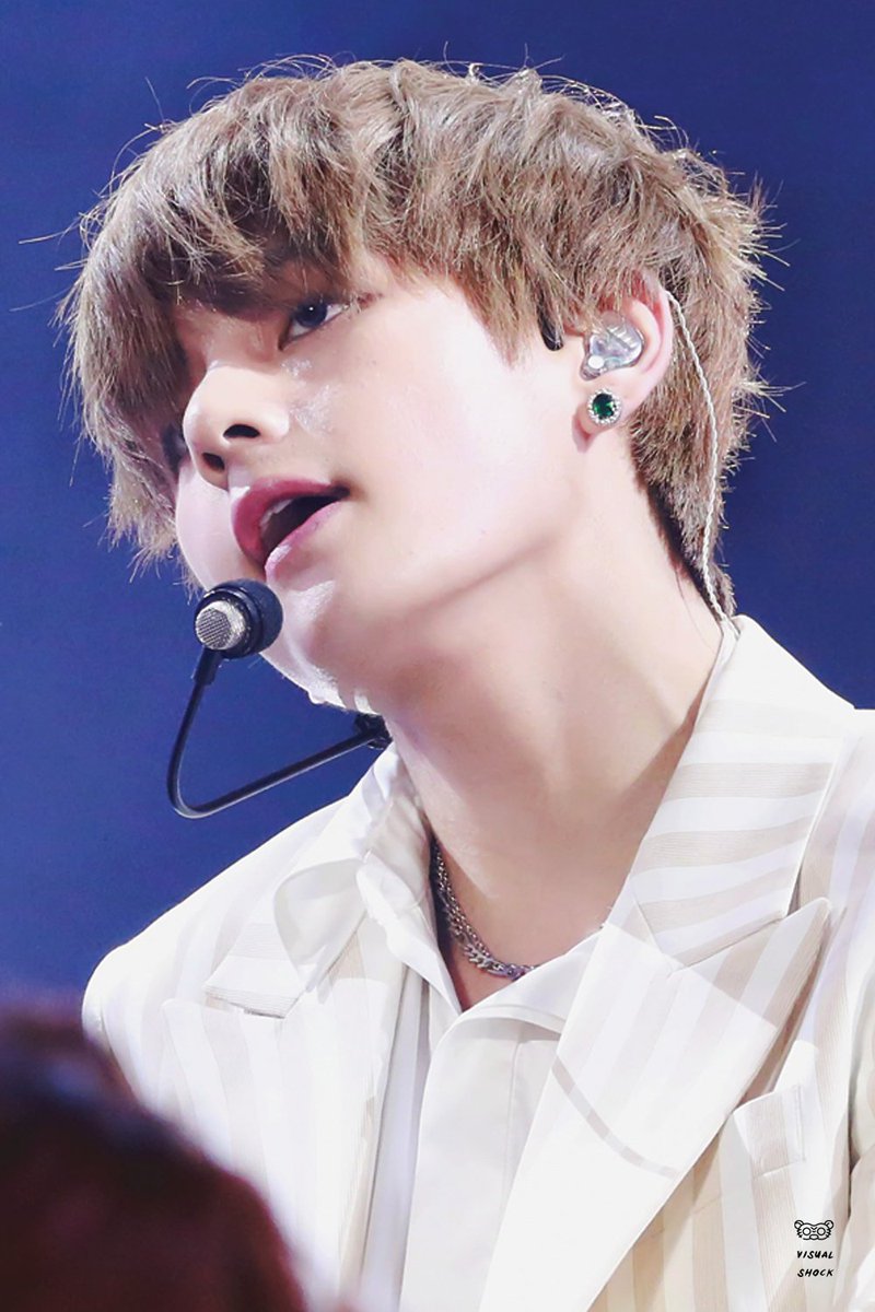 VShock1230's tweet photo. 181106 지니 뮤직 

보고 싶오 ㅠㅠ

#BTS #V #KimTaehyung #방탄소년단 #뷔  #태형 #김태형 #태태  #防弾少年団 #金泰亨 #テテ @BTS_twt https://t.co/cjEDlwh3qd