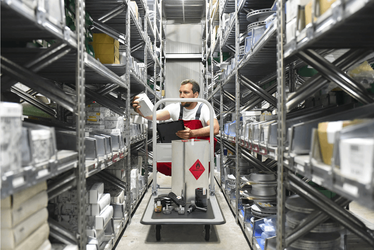 Impinj's tweet photo. Industrial manufacturing requires monitoring of materials, tools, suppliers, and labor. Learn how to manage hard-to-track metal objects in industrial environments using the SMARTRAC Midas FlagTag with Impinj Monza R6 chip: https://t.co/4hTVTlBS87 @SMARTRAC_NV https://t.co/SEYRTyfJNk