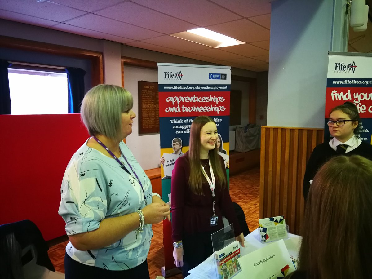 DYWFife's tweet photo. Excellent careers convention today for s4-s6, plus parents @KirkcaldyHigh over 30 organisations represented. #Jobs #employability #FoundationApprenticeship #apprenticeships #futureprooffife https://t.co/vcqOghZJux