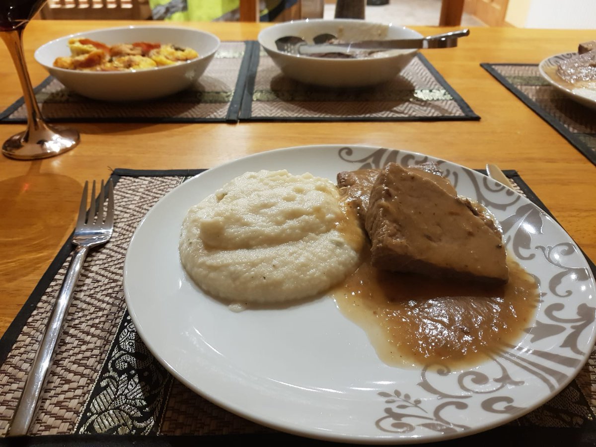 KetogenicWOL's tweet photo. This was by far the best #keto #gravy I've ever tasted. #beef #chilli #garlic #fennel #shallots #blend #HealthyLife #Ketogenic #ketogenicdiet #tasty #roastbeef #cauliflower #mash #cheese #foodporn #Foodies #Foodie #foodpics #T2D #LCHF You Simply HAVE to try this!! https://t.co/CaNLPEnLZD