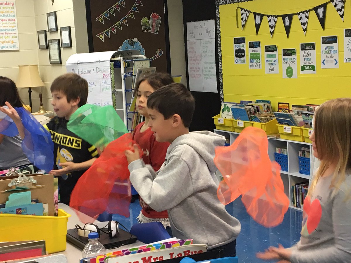 Lowery3rd's tweet photo. We had fun exercising with Mrs. Bell this morning! #nutritionlesson @MaplecrestLeban https://t.co/4XvQxQlt8d