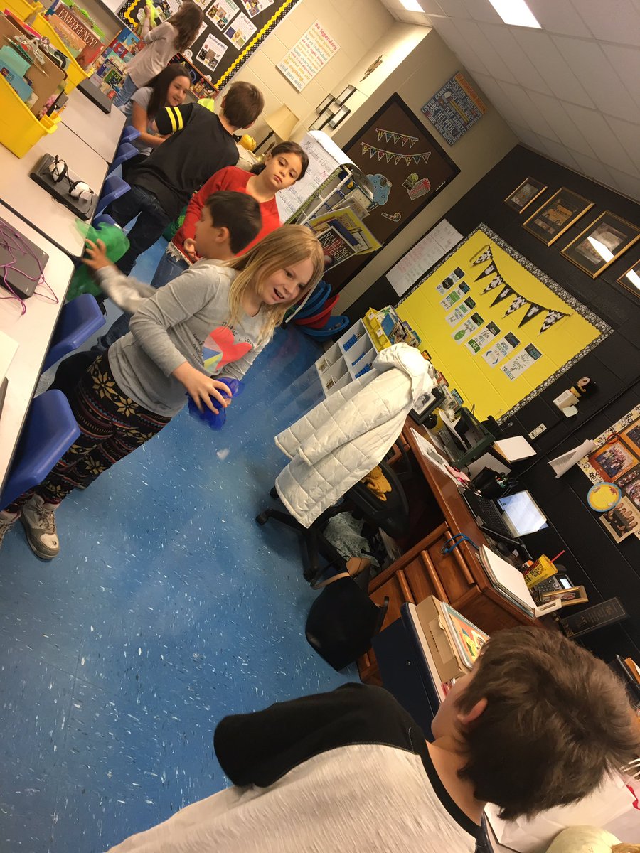 Lowery3rd's tweet photo. We had fun exercising with Mrs. Bell this morning! #nutritionlesson @MaplecrestLeban https://t.co/4XvQxQlt8d