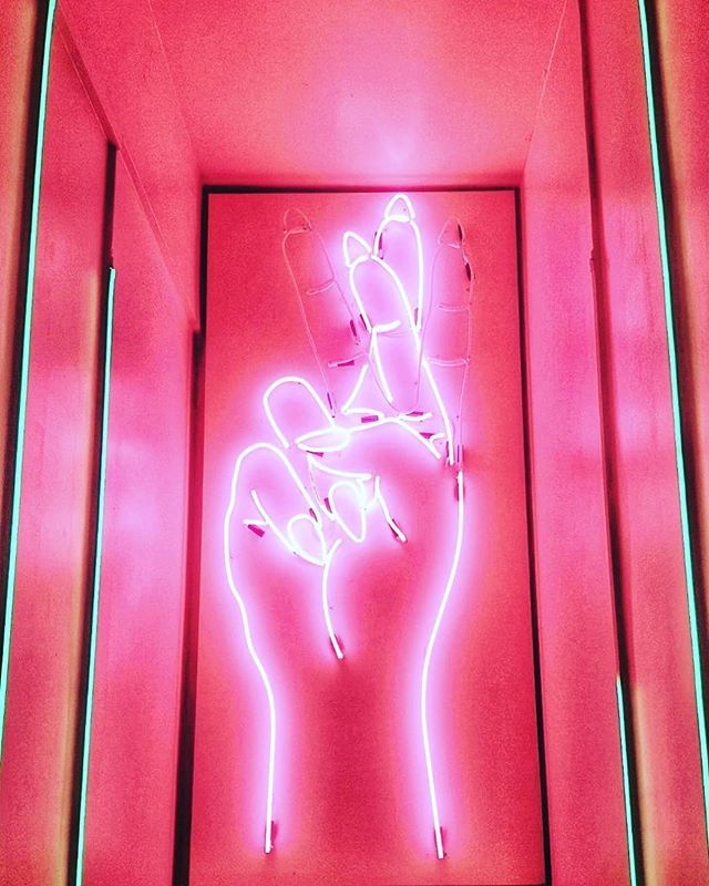 ericavonderwall's tweet image. I'm so full of sore and stuffy and less than average right now, that I'm hoping an early night and a spicy soup will help put me right.. if not, beware everyone! 😉💓🤞🏻
.
.
.
.
.
.
#ihavethisthingwithcolor #candyminimal #howihue #colourinmysquare #purs… ift.tt/2Qpfhg3