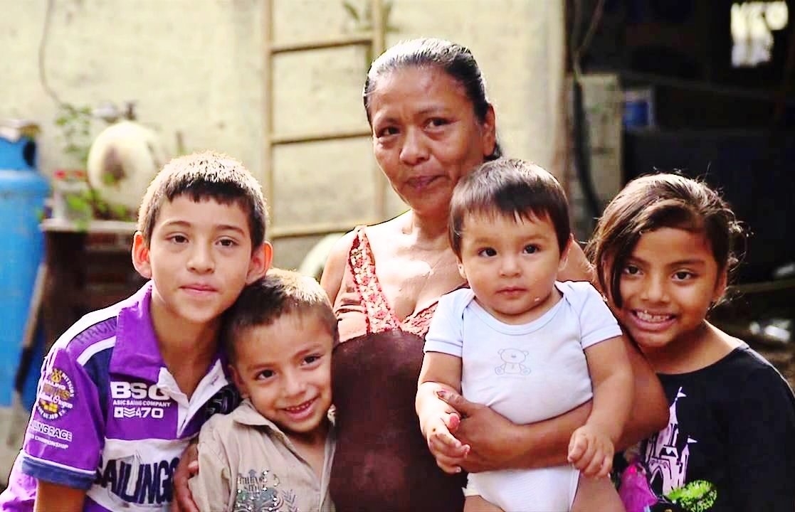 Sedesol México (@sedesol_mx) on Twitter photo El Seguro de Vida para Jefas de Familia te ayudará a que si algún día faltas, tus hijos puedan llegar a la universidad. <a href="/Prospera_MX/">Programa PROSPERA</a> te cuenta más sobre él: bit.ly/2ojqSPz El Seguro de Vida para Jefas de Familia te ayudará a que si algún día faltas, tus hijos puedan llegar a la universidad. <a href="/Prospera_MX/">Programa PROSPERA</a> te cuenta más sobre él: bit.ly/2ojqSPz