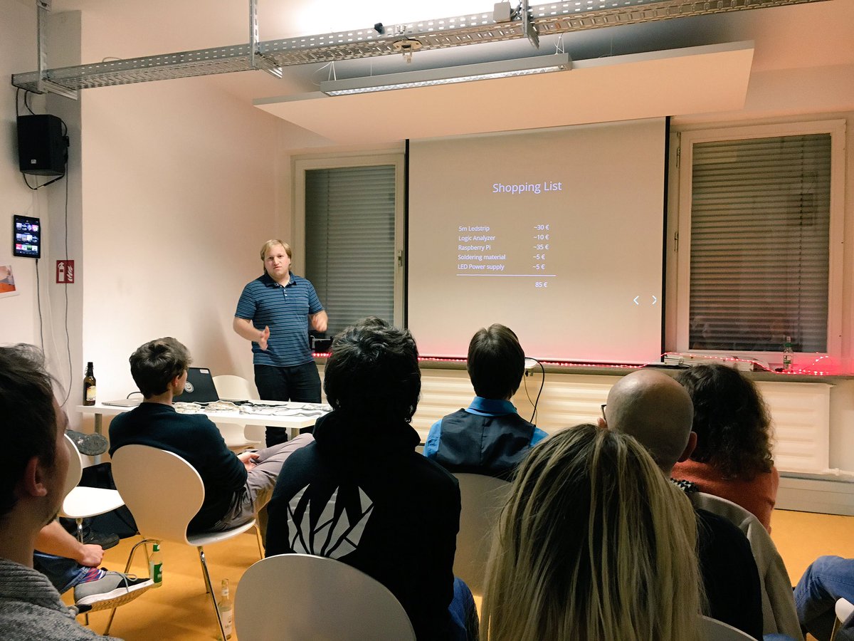 stuttgartjs's tweet image. @martinmuzatko brought Javascript powered Christmas Lights #stuttgartjs