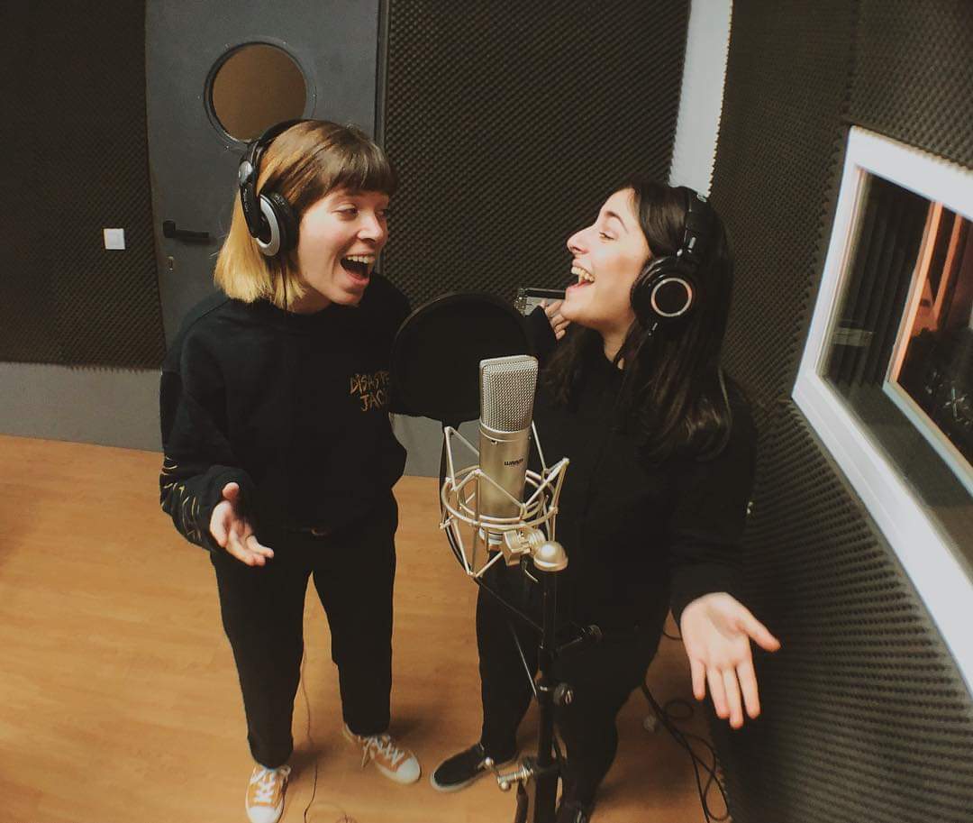 VioletsPunkRock's tweet photo. Time for the Vocals 👯‍♀️#christmasiscoming at EM Estudi #violetspunkrock #violets #punk #rock #grunge #fender #emestudi #studiolife #punkrockbands #barcelona #terrassa #christmas #jinglebell https://t.co/h72jQj9Em5
