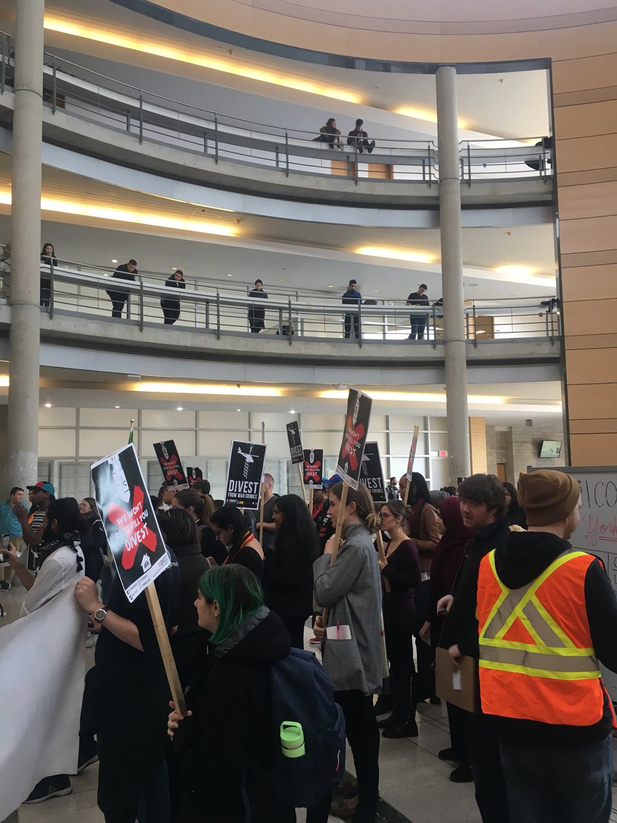 We’re all out here in Vari Hall at #yorku trying to spread the word of #yudivest NO JUSTICE NO PEACE #ONpoli