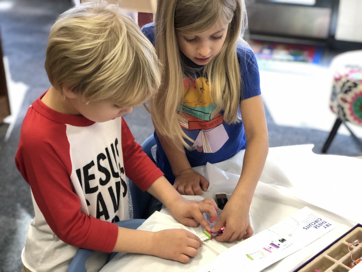 fes_media's tweet photo. We have had lots of Little Bits fun today! @littleBits @HallcoFES #feslearningcommons #circuits https://t.co/El1OuV4AUK