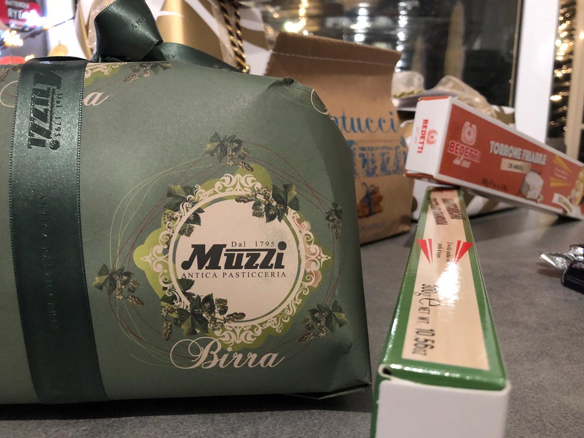 Atuttoluppolo's tweet photo. É arrivato un carico di dolcezze natalizie!!
Prenota il tuo cesto natalizio entro il 30 novembre per avere lo sconto del 10%!!
Cheers!!

#positivialluppolo #solocosebuone #staisenzapensieri #pasticceriamuzzi #craftbeer #foodporn #natale2018 #cestinatalizi https://t.co/NWLWfmzbYO