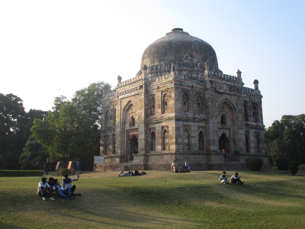 danielmccrohan's tweet photo. Is there a lovelier place in #Delhi than Lodi Garden?
Don't think so.
Trees, lawns, blossom, butterflies, black kites, lakes, bamboo groves and half a dozen astonishing 15th-century Mughal tombs.
#LPinIndia https://t.co/h5iL7fNj1Z