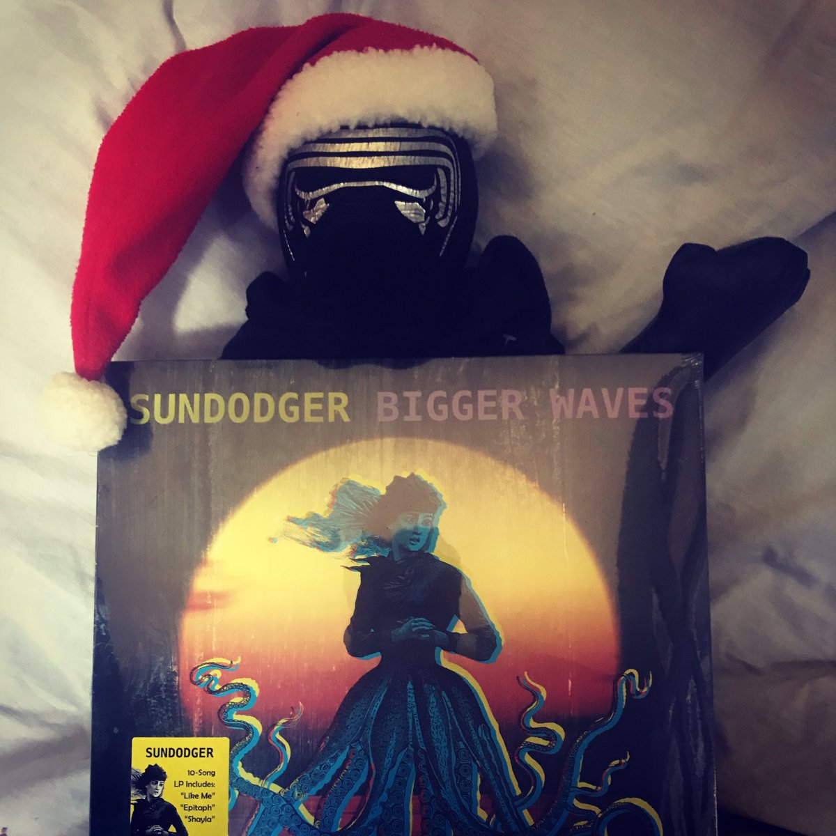 SundodgerBand's tweet photo. Our #vinyl is priced for the holidays! $10 gets you our latest LP with digital downloads. #supportlocalmusic #seattlemusic #indierock #nwmusicscene #biggerwaves https://t.co/lKUuVPGRac