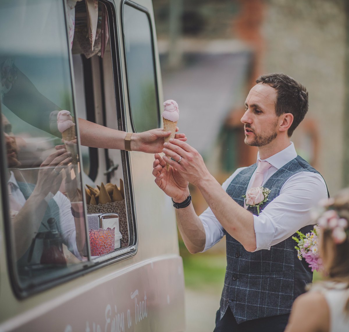 dottyicecream's tweet photo. My job is the best 💕 #TuesdayThoughts #GivingTuesday2018 #2019wedding #bridal #brides2b #cheshire #chestertweets #weddingphotography #Shropshire #happyplace #icecream https://t.co/RClwhuajQr