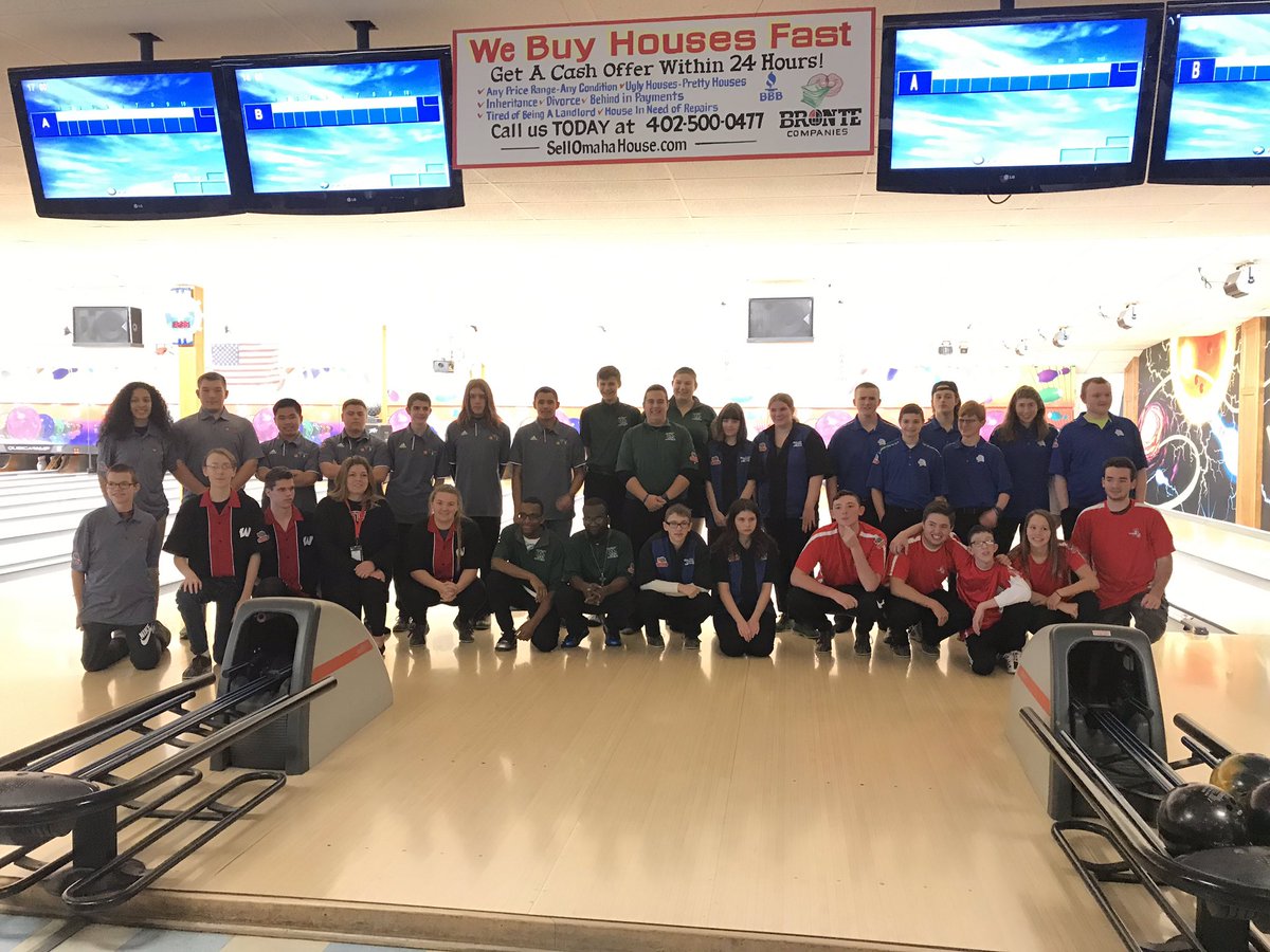 Check out this great looking group of athletes ready for District Unified Bowling at Western Bowl 🎳 #playunified