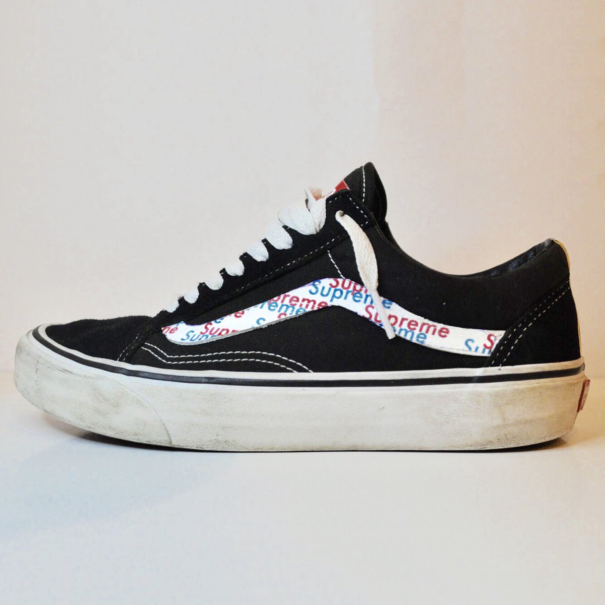 cleancustomsuk's tweet photo. Vans x Supreme x Off-White 

Vans Old Skool Custom

If you want your own trainers customised, send me a DM for a quote - nothing is off limits https://t.co/af7E6a7hEb
