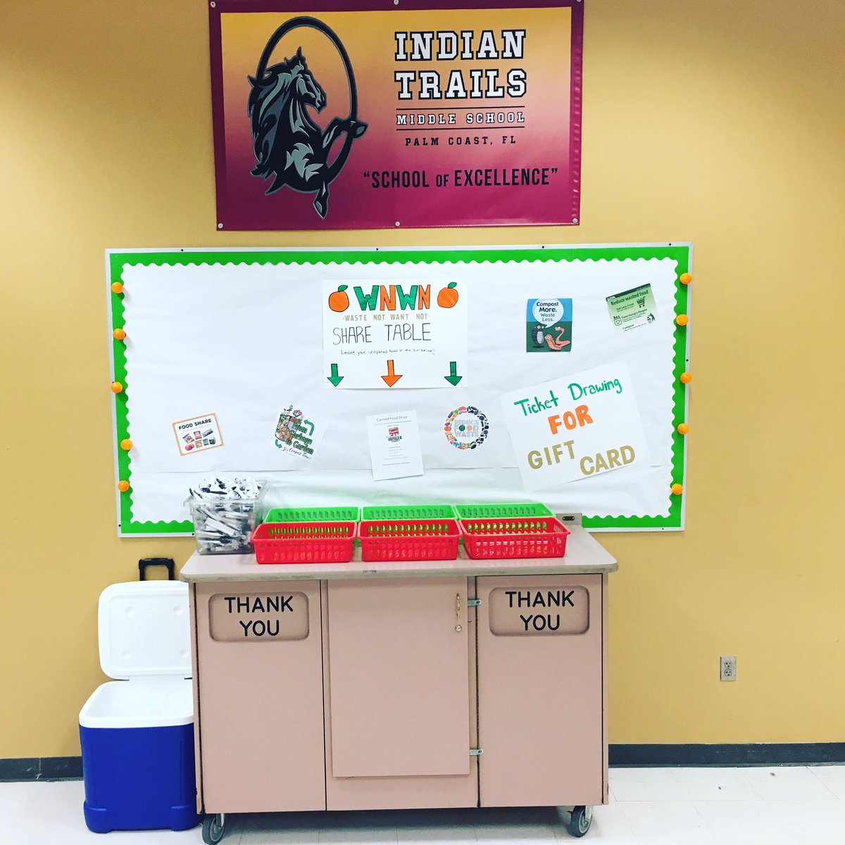 WasteNotWantNo7's tweet photo. We’ve made some great progress on our share table at ITMS!!! 👍 Make sure to put any unopened food in the back of the ITMS cafeteria! 🥫 https://t.co/OTLrfzVYq7