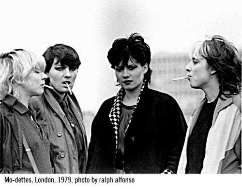 punkgirldiaries's tweet photo. Mo-Dettes, London 1979, photo by @Ralphalfonso #TuesdayMotivation #London https://t.co/VfvtE7NOdE