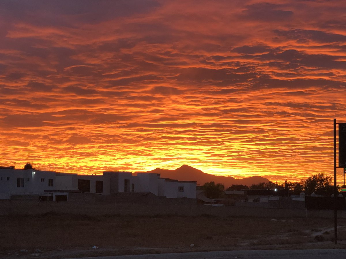 enriquerb's tweet photo. #atardecer en #Saltillo #Coahuila #climaalaire https://t.co/HCKV0ssMpg