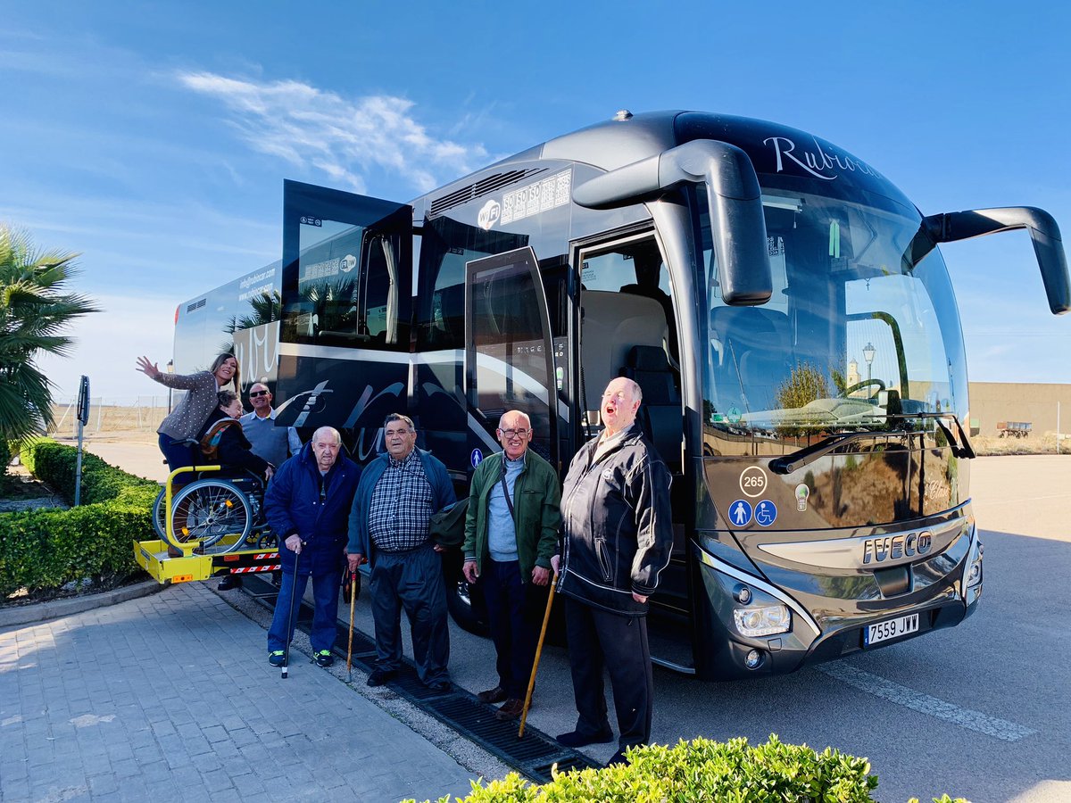 ResiCervantes's tweet photo. yuhuuuu nos vamos al #TeatroAmaya de camino a los #PremiosNICO de @MundoMayor con nuestro #Campeones #versionRESI !! https://t.co/CaPyx73Cla