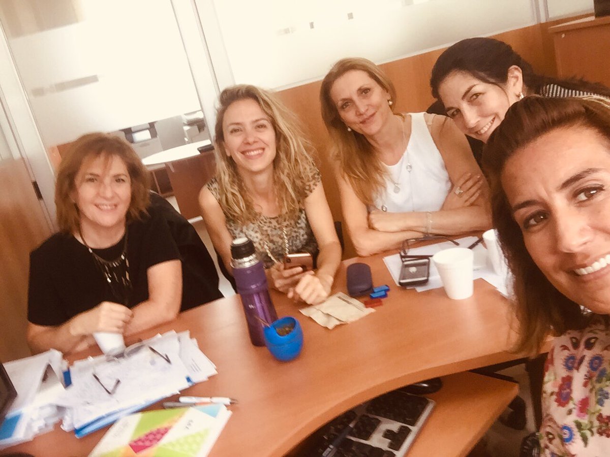 Aprendiendo cosas nuevas entre Flores #MujeresEnDecision #GobCorp #CorpGov #MeD 
<a href="/lilianaibanez7/">Liliana Ibanez</a> @Locampo030 @titarules <a href="/FundacionFLOR/">Fundación FLOR</a> <a href="/SilCardarelli/">Silvia S Cardarelli</a> <a href="/ASerejski/">Andrea Serejski</a> <a href="/FundacionFLOR/">Fundación FLOR</a>