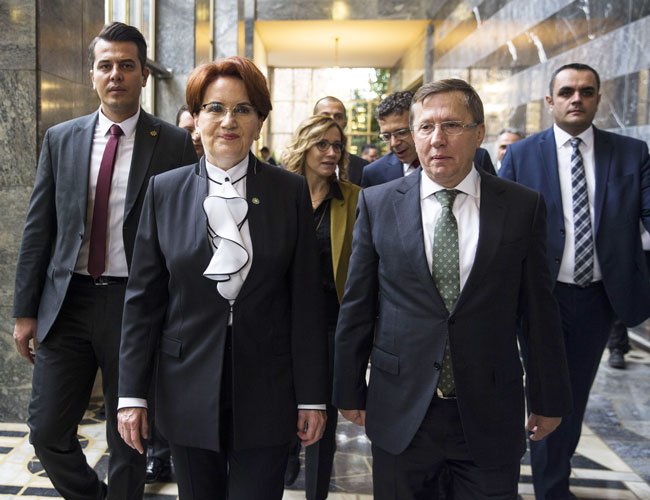 BitcoinMakers's tweet photo. İYİ Party, CHP in talks of alliance on nine polling districts https://t.co/cloiPiKLxP https://t.co/0DyBlF28Yl #news