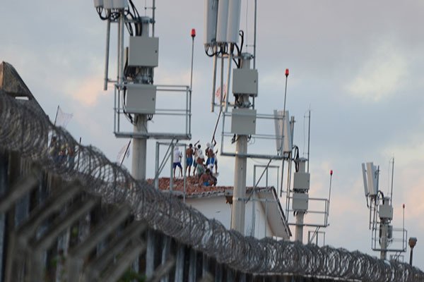 Câmara pode votar hoje (27), o Projeto de Lei 605/2007, de minha autoria, que possibilita o bloqueio de sinais de celulares e demais tecnologias em áreas restritas pela Agência Nacional de Telecomunicações (Anatel), como por exemplo, nos presídios.