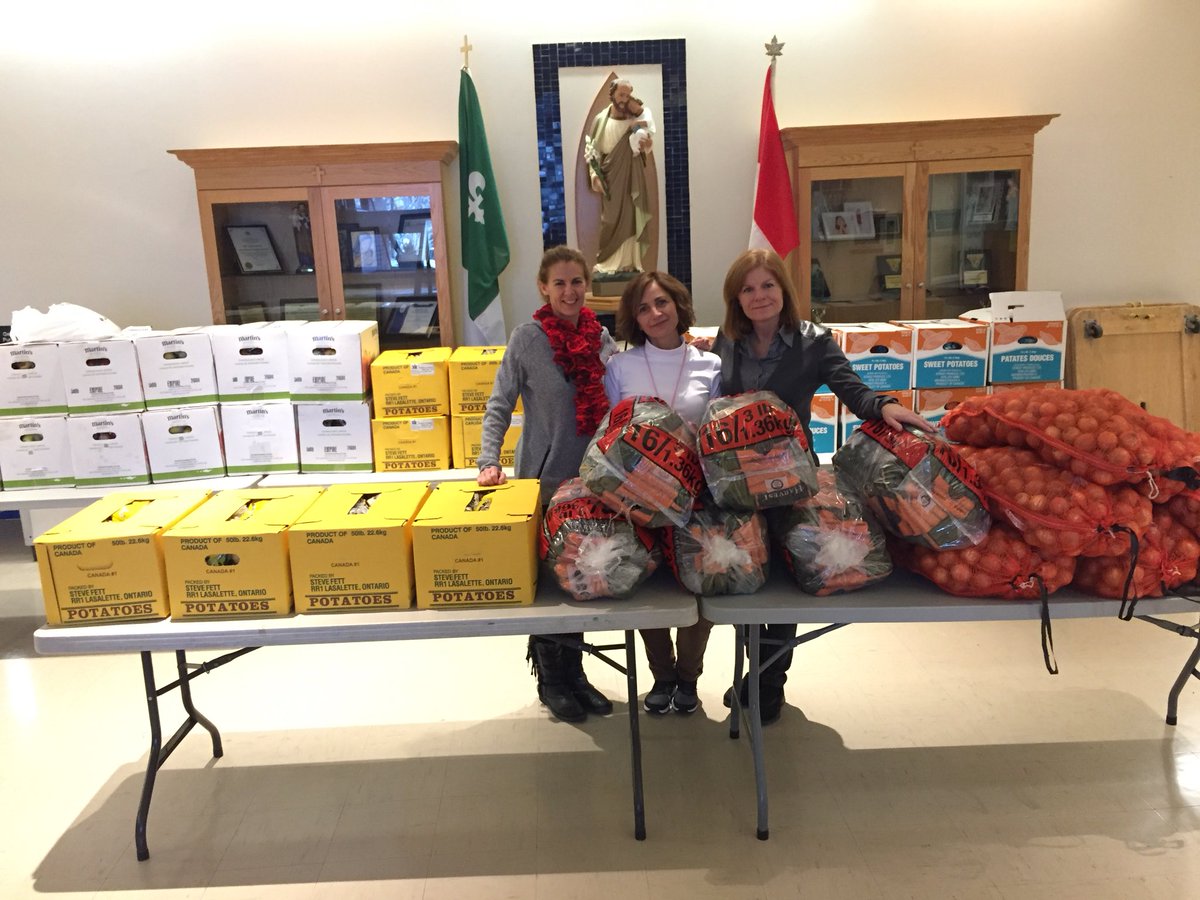 Our healthy fundraiser oder has arrived @SJA_YCDSB @ycdsb.  #FreshFromTheFarm orders are ready for pickup. Thank you to our community for your support. Money raised will be used for  #JungleSport. @ActivateAurora