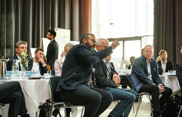 Vores forretningsekspert <a href="/MoonisKamil/">Moonis Kamil</a>, var med hos @Industriensfond til at diskutere udfordringerne i SMV-landskabet. Netop dette arbejder vi intensivt med i Next Step Challenge, hvor vi udvikler virksomhedernes evne til skalering! 
Se hvilke udfordringer: goo.gl/2xGanN