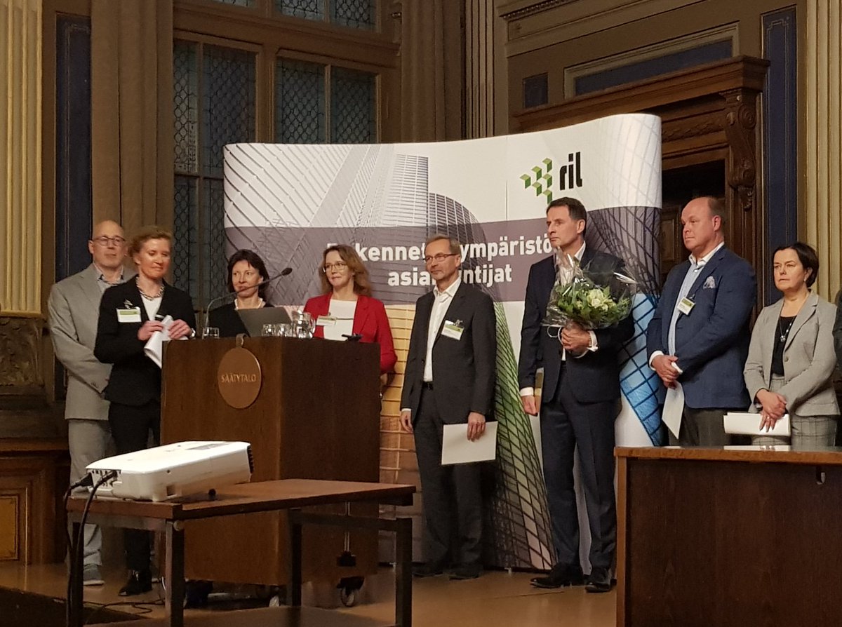 GranlundOy's tweet photo. @RILInsinoorit #RIL2018-palkinnon tänä vuonna voitti @amoskonst ja toiselle sijalle tulivat @uls2017 ja @oodihelsinki Onnea kaikille palkituille! Kuvassa 2. sijan vastuuhenkilöitä Säätytalon palkitsemistilaisuudesta. 📸: @jukka_vasara https://t.co/GkIirArKkJ