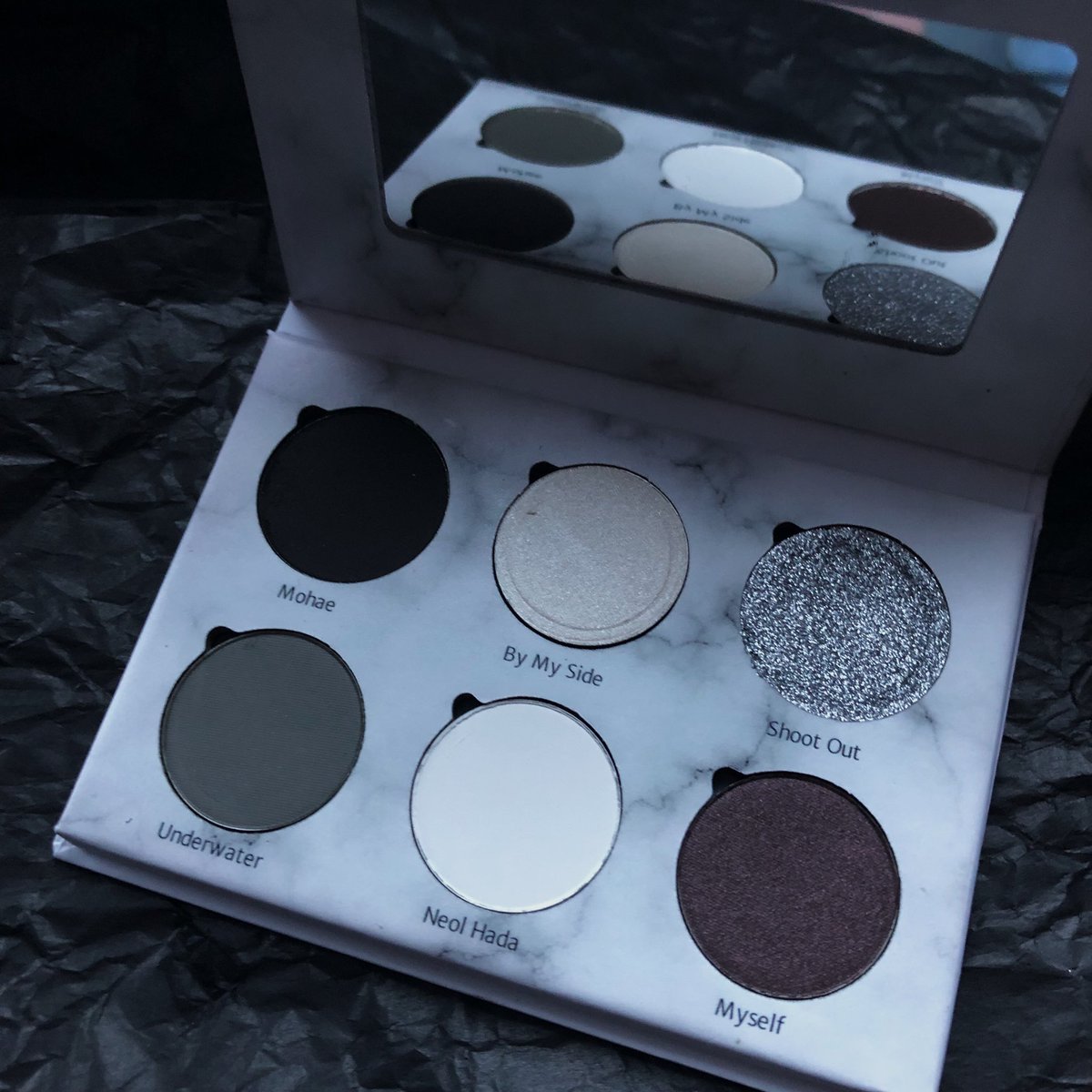 kihuyks's tweet photo. i made an eyeshadow palette inspired by ‘are you there?’ and i’ve absolutely fallen in love with it https://t.co/8MKTCppR6B