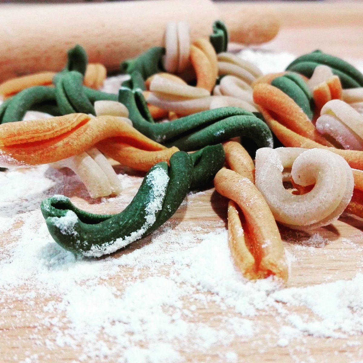 Caserrece is one of our all time faves... Perfect with so many sauces!

Naturally coloured with spinach and cayenne.