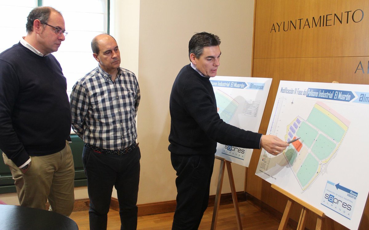 RoselloJavi's tweet photo. Hemos dado a conocer que el plan parcial de la IV fase del Polígono Industrial El Mugrón sufrirá una modificación con el fin de facilitar la llegada de empresas a Almansa. Esto ayudará a generar una mayor riqueza económica y más puestos de trabajo en nuestra ciudad #SAPRES https://t.co/BLYEwVe3c3