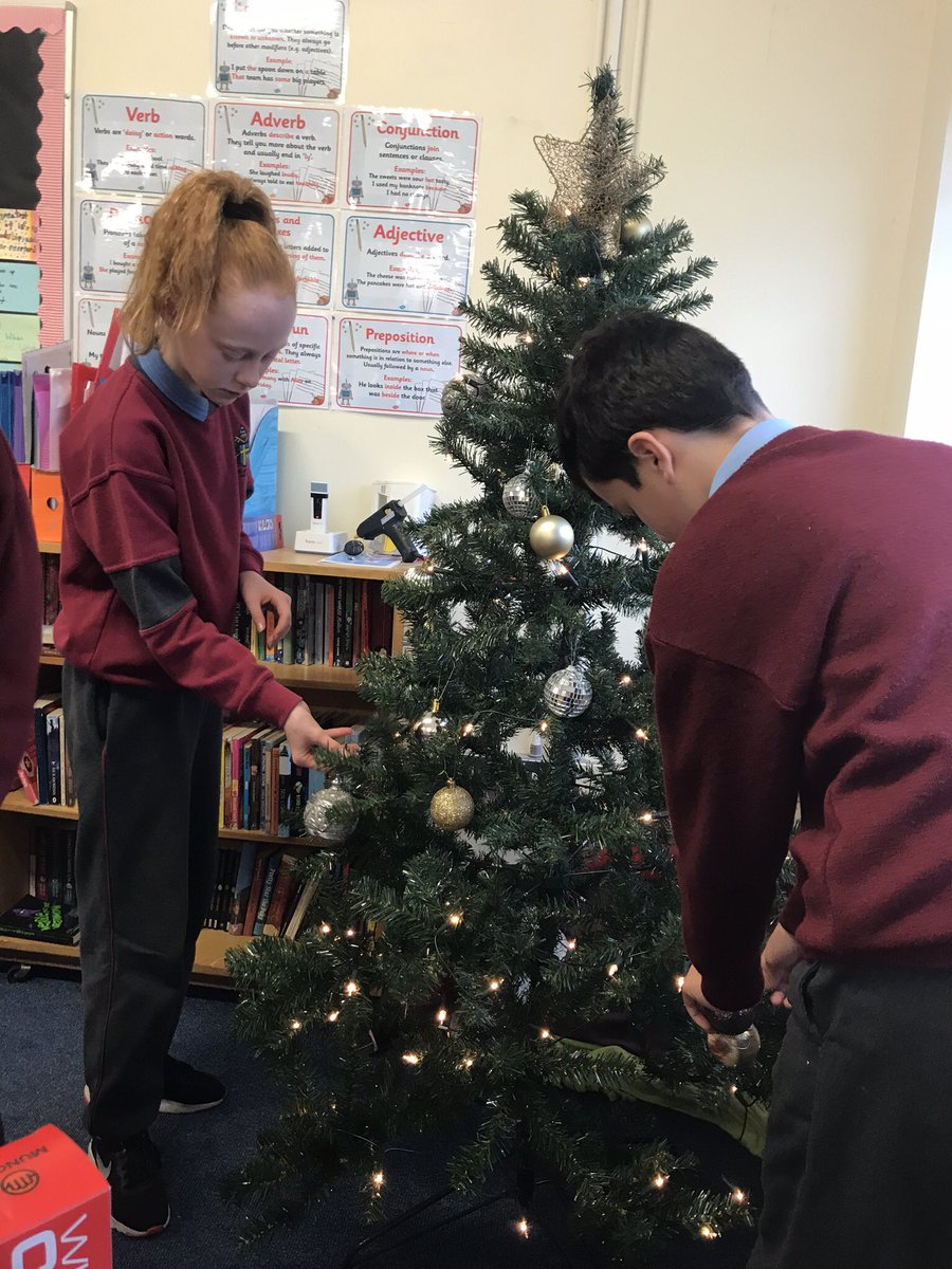 MsWhytesClass's tweet photo. It’s begining to look a lot like Christmas in Room 6 #Christmasiscoming #decorating #mswhytesclass #6thclass https://t.co/cvCO4ID1cS
